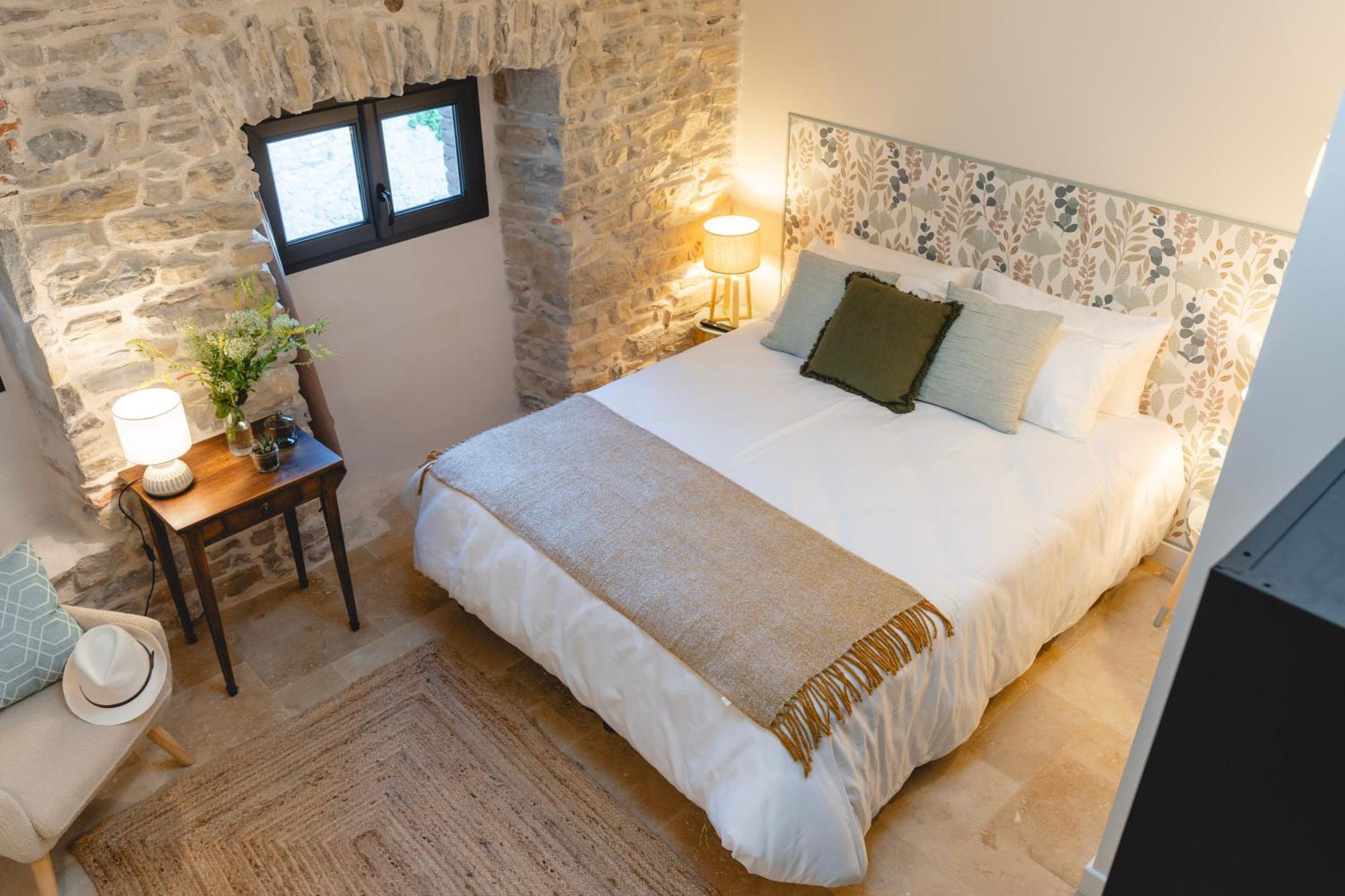 Hotel Les Terres Aoyama à Saint Julien Les Rosiers Extérieur photo